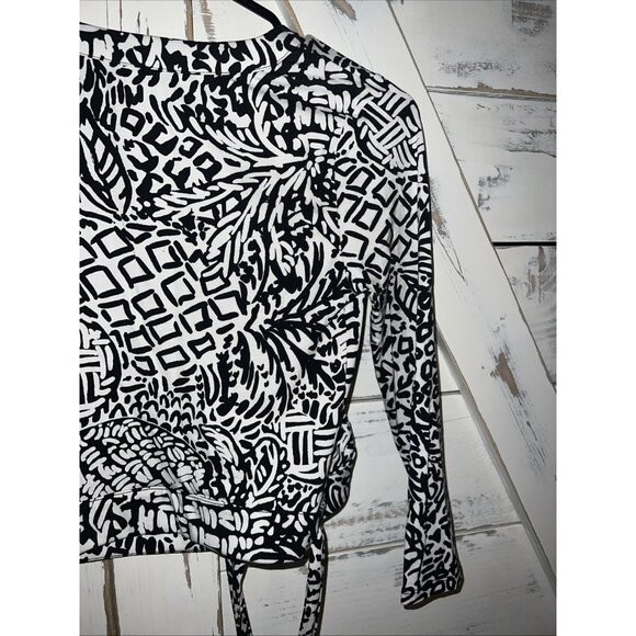 Lilly Pulitzer Wrap Top Black White Floral Retro V Neck Sz XSmall Blouse NWOT - Picture 10 of 10